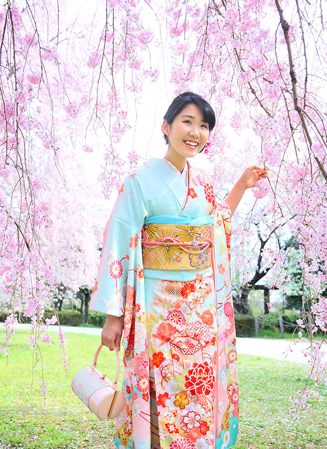 さいたま市大宮のフォトスタジオラヴューでは桜の下でのロケーション撮影も人気です